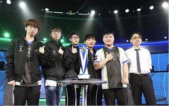 赛场激情与 赛场激情与